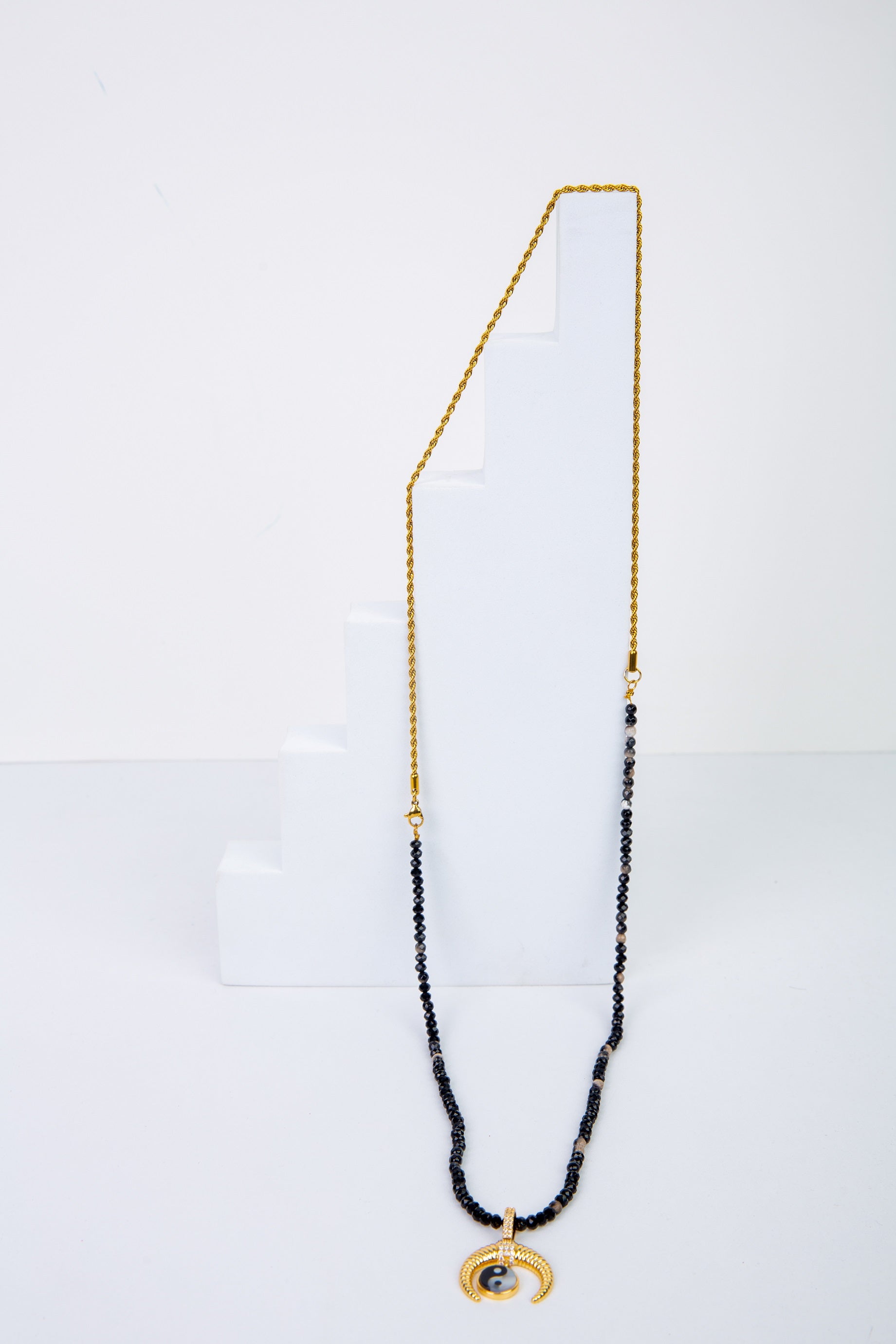 Flow necklace in Black